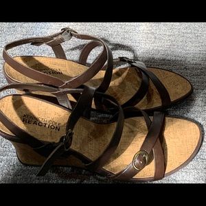 NEW KENNETH COLE REACTION WEDGE SANDAL SIZE 8